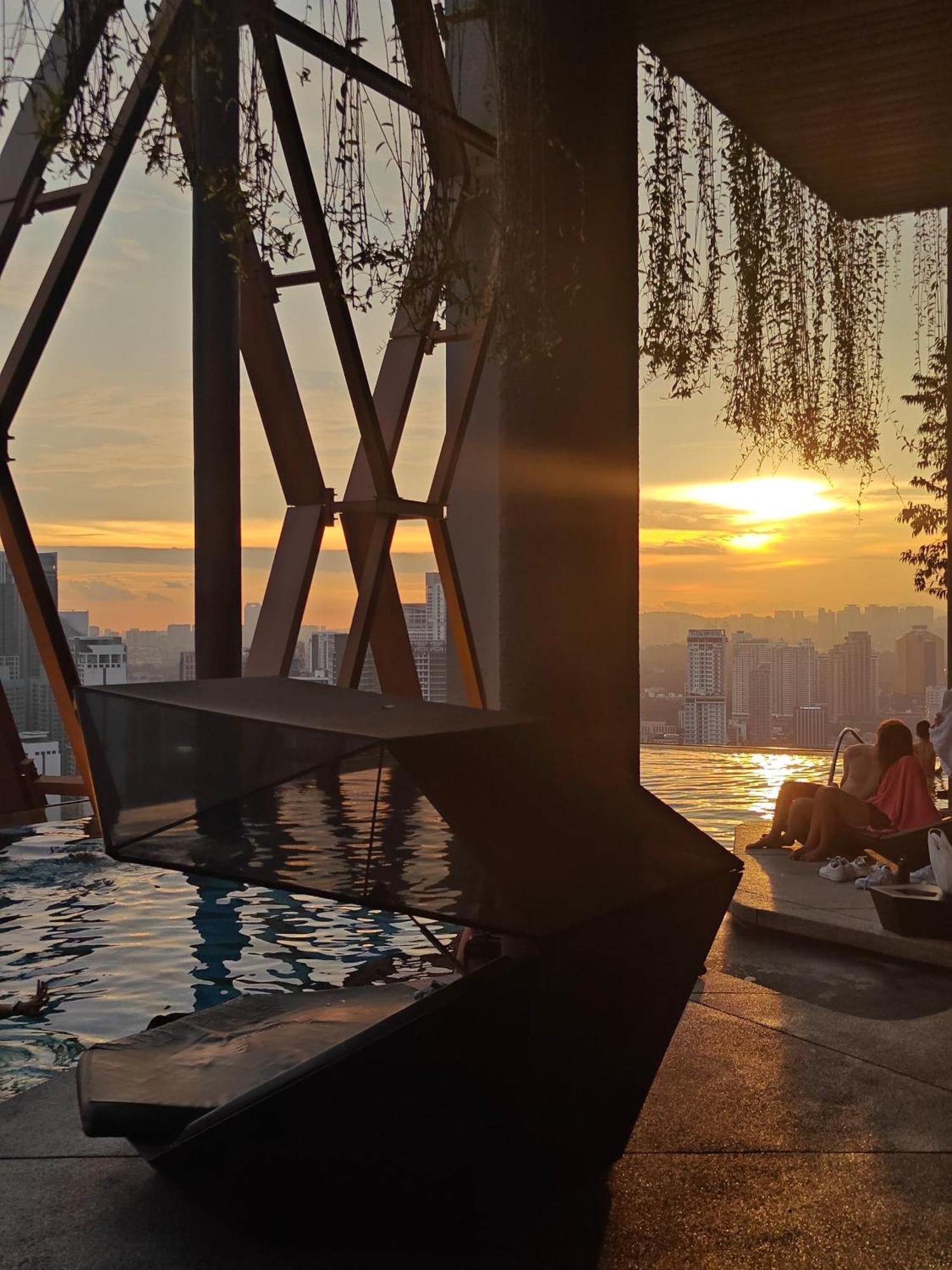 Scarletz Suites Twin Tower Klcc Kuala Lumpur By Okidoki Luaran gambar